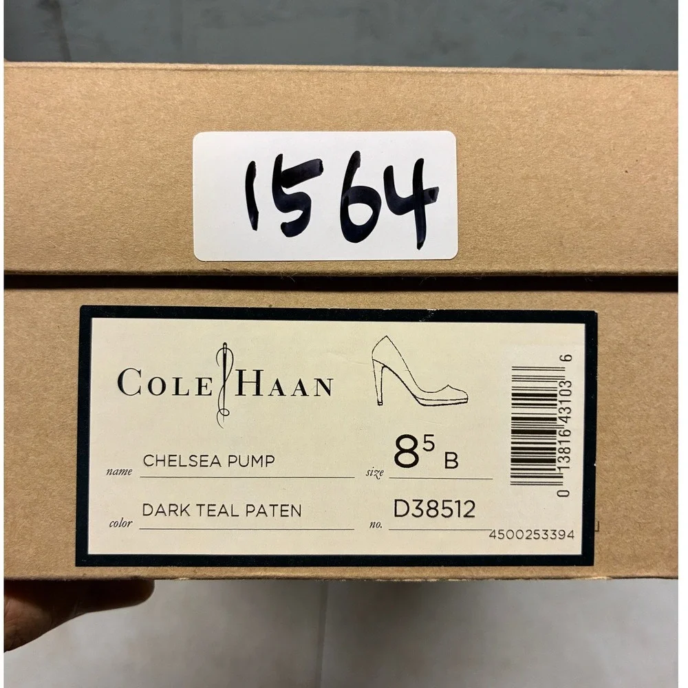 Cole Haan no visible